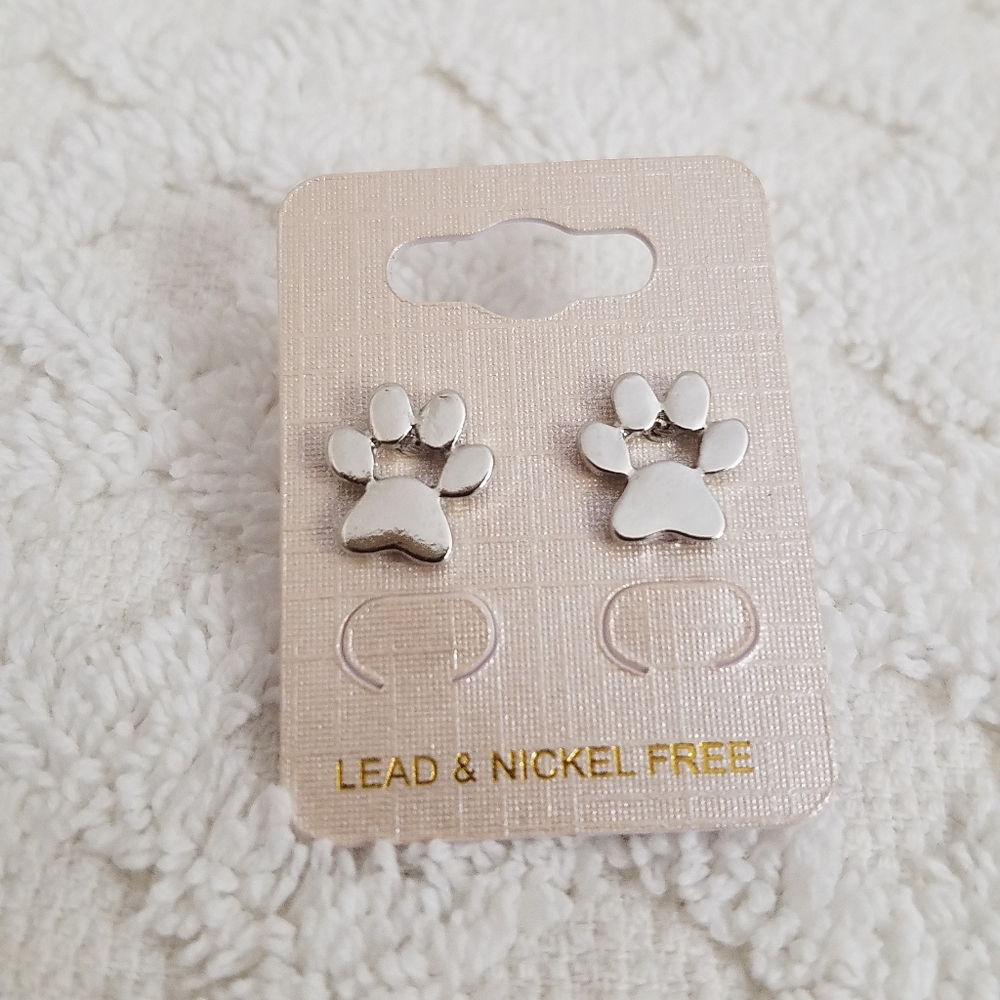 Pow minimalist stud earrings